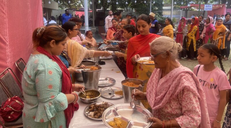 संत समागम में जा रही साध संगत के लिए मंडी गोबिंदगढ़ में लगाया गया भव्य लंगर
